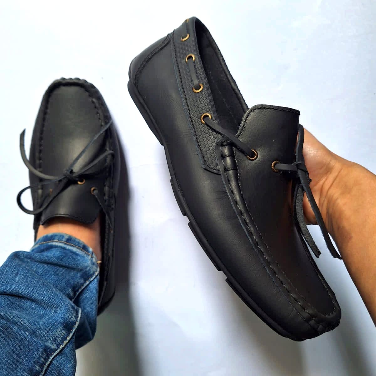 Calzado Mocasin en CUERO para caballero color negro